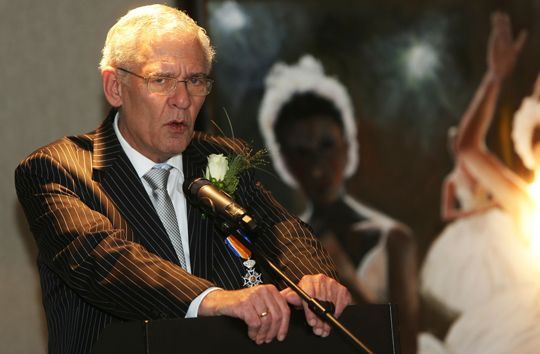 2014_ds_R_van_Kooten_lintje_40_jaar_dominee (30K)